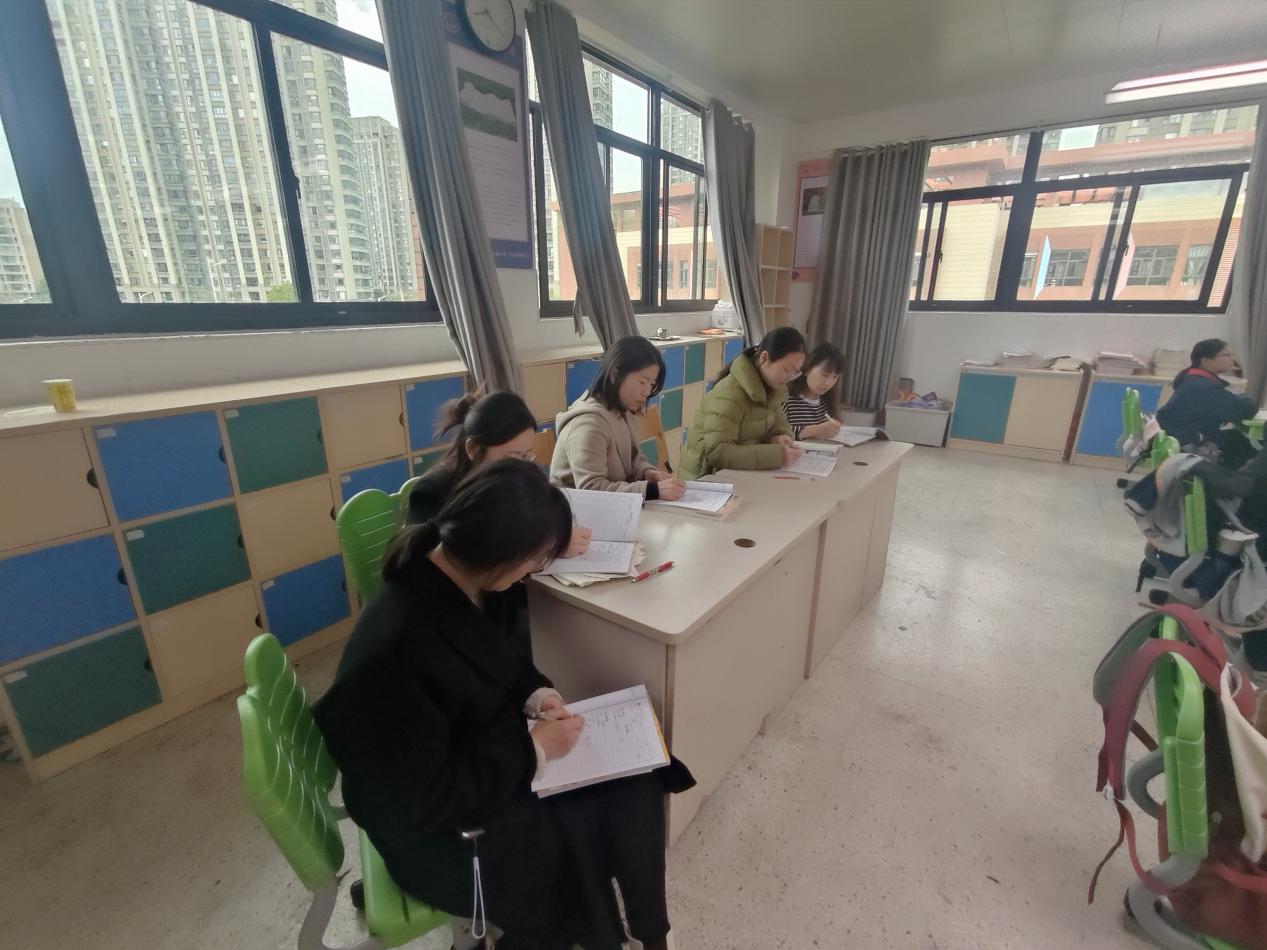 【湖畔·童化课堂】心专则明，道成于勤——金陵小学（仙林湖校区）六年级语文组开展_html_m363229de.jpg