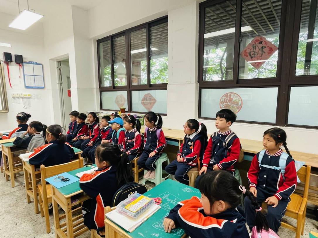 “趣”探小学，“童”享美好——金陵小学（仙林湖校区）与幼儿园幼小科学衔接交流活动（六）_html_10c72c44.jpg