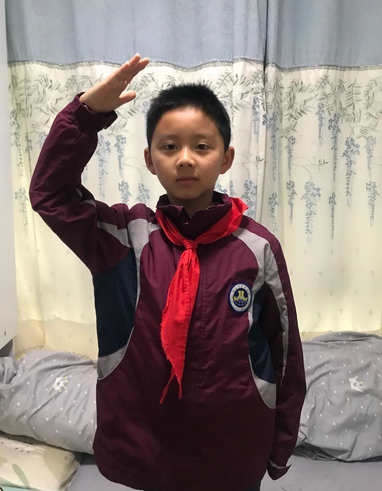 金陵小学广志路校区第八周线上升旗仪式_html_m19e4d125.png