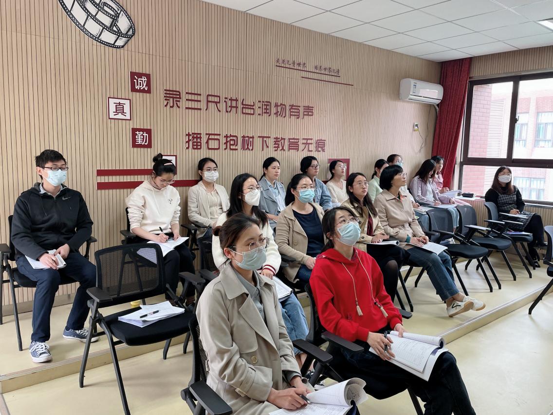 【湖畔光影】跳出“数”的束缚 感受“思”的根本——记金陵小学（仙林湖校区）数学校本研修之课例研讨（146）_html_2538592f.jpg