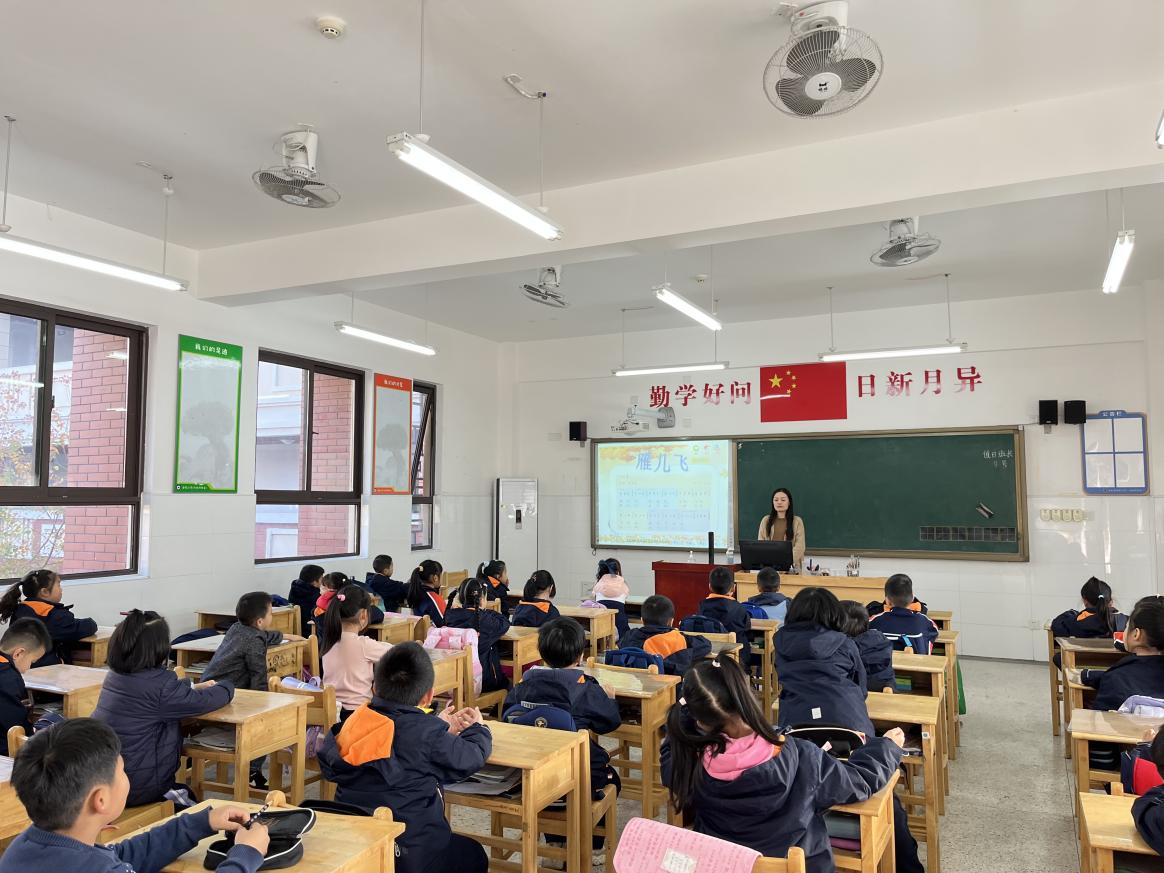 【湖畔·童化课堂】“双减”精神进课堂，行政听课促落实——金陵小学（仙林湖校区）“推门听课”活动（15）_html_1bbe81fd.jpg