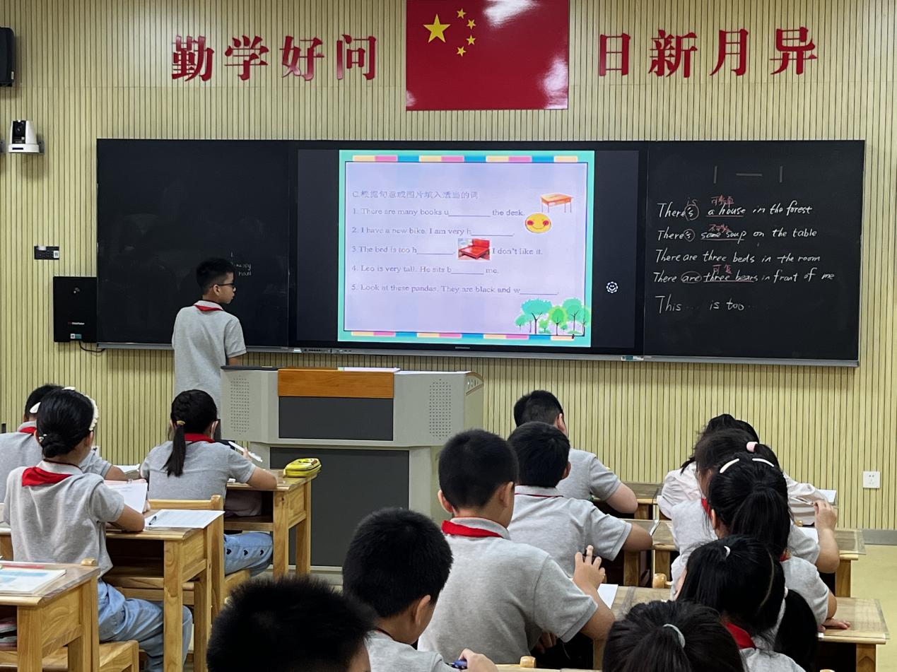 【湖畔·童化课堂】将省测融入日常英语教学——记英语组第一次校本教研_html_2d586b44.jpg