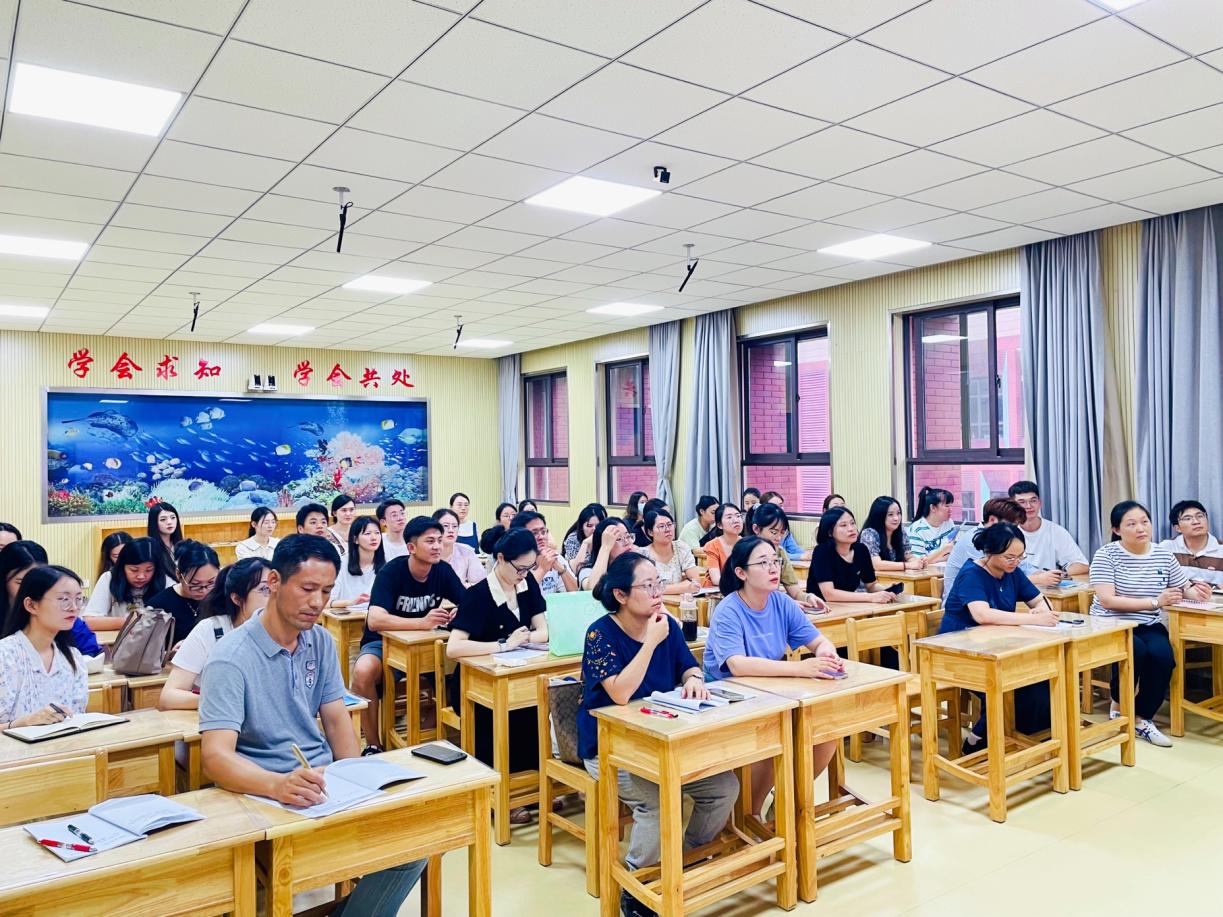 【湖畔&middot;科研引领】培训明方向 指导促提升——金陵小学（仙林湖校区）优秀教育论文选题指导会_html_m132ef1ce.jpg