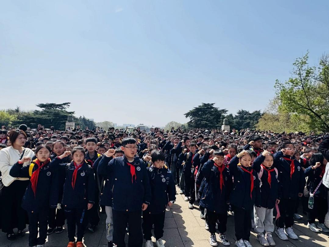 【湖畔·学生活动】缅怀革命先烈，传承红色基因，铸就爱国梦想——金陵小学（仙林湖校区）三年级春季综合实践活动_html_m16f881b2.jpg