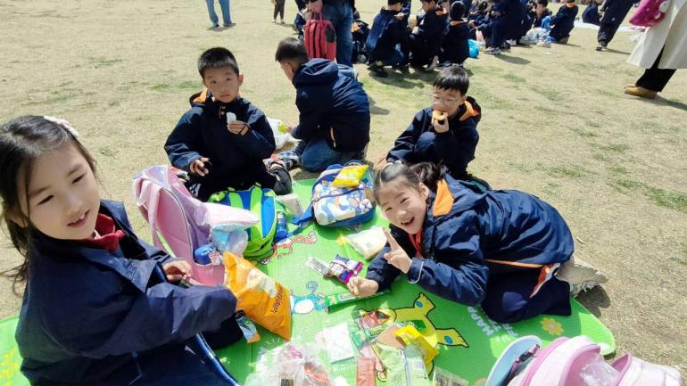 【湖畔·学生活动】春日寻芳 童心飞扬——金陵小学（仙林湖校区）一年级春季综合实践活动_html_m324e93f0.jpg