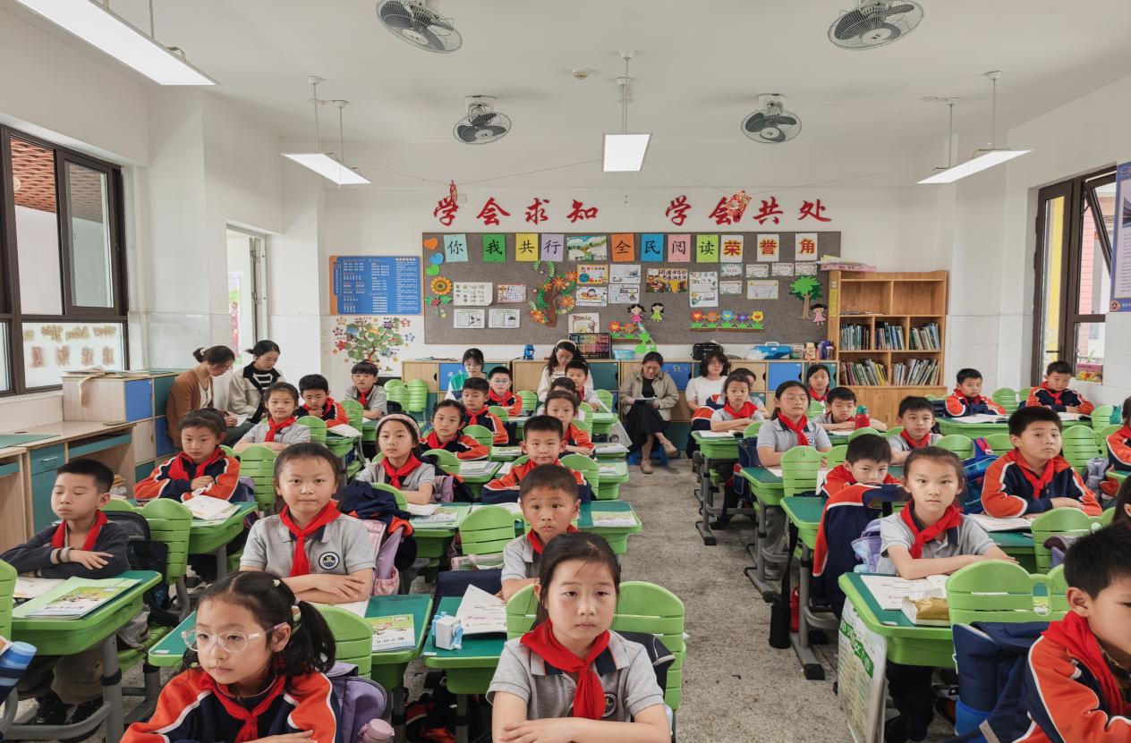 【湖畔·童化课堂】探索微观长度，解锁数学新章——数学校本研修之课例研讨（252）_html_39357ad8.jpg