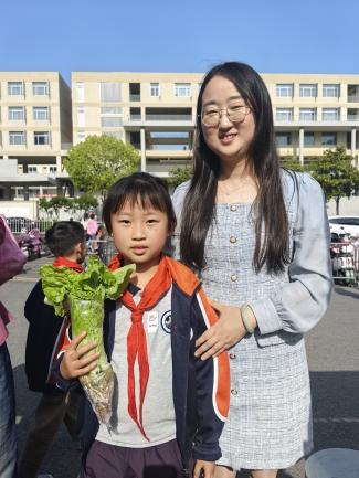 【湖畔·学生活动】金陵小学（仙林湖校区）首启“为‘小虎’建粮仓”蔬菜义卖活动 童心筑爱守护生态_html_m1d62cb74.jpg
