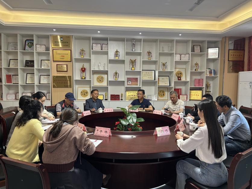 【湖畔·协同发展】不负春光 共话成长——记厦门校长团来访_html_6965fbc8.jpg