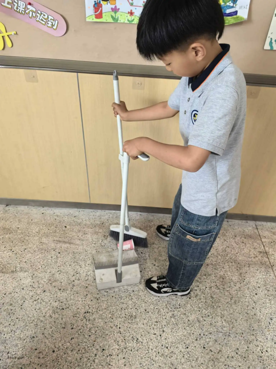 【湖畔·学生活动】劳动最光荣，争做劳动小达人——南京市金陵小学（仙林湖校区）五一劳动实践活动_html_m68df7606.png