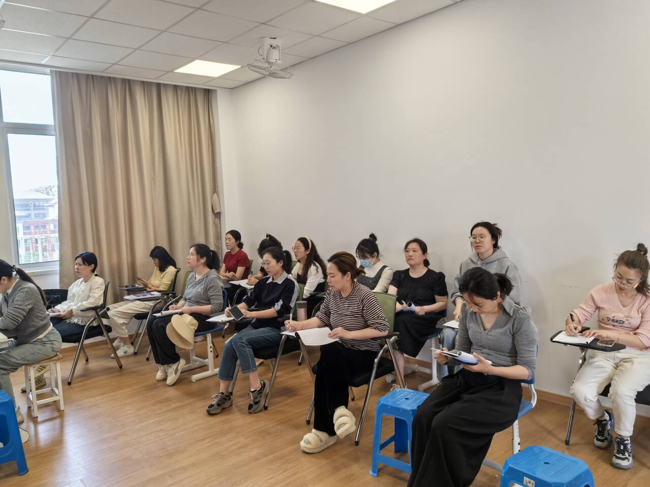 【湖畔•童化课堂】从故事到实践，让数学“活”起来——数学故事汇之课例研讨（154）_html_m747c3dd3.jpg