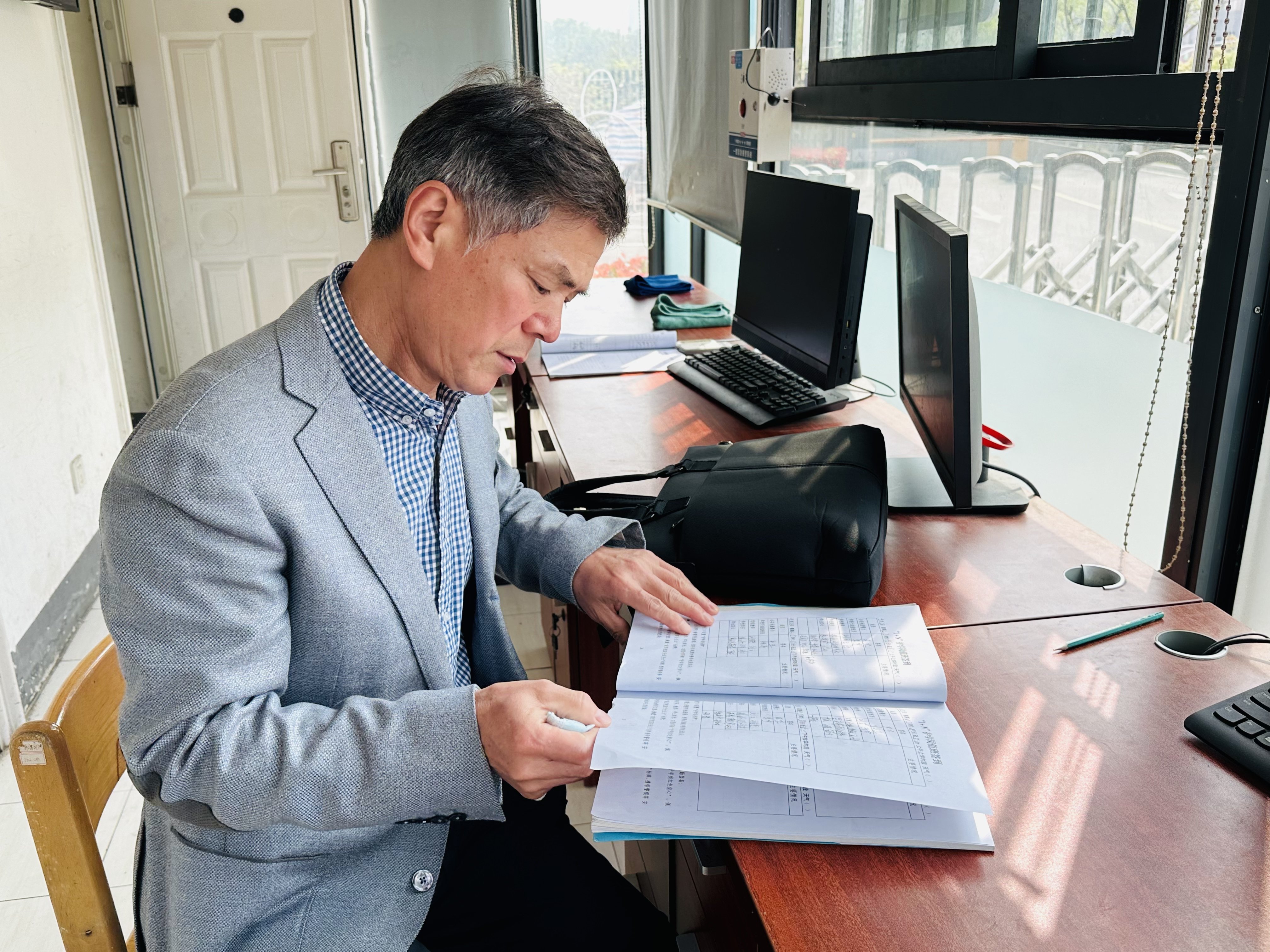 【博学广志】聚焦健康成长 促进体质提升——栖霞区责任督学莅临我校开展4月份专项督导_html_f1a25f7.jpg