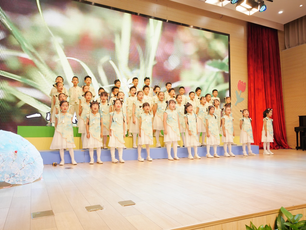 【湖畔·学生活动】“红领巾爱祖国●闪闪发光的你”——合唱比赛一年级专场_html_7d9189a8.jpg