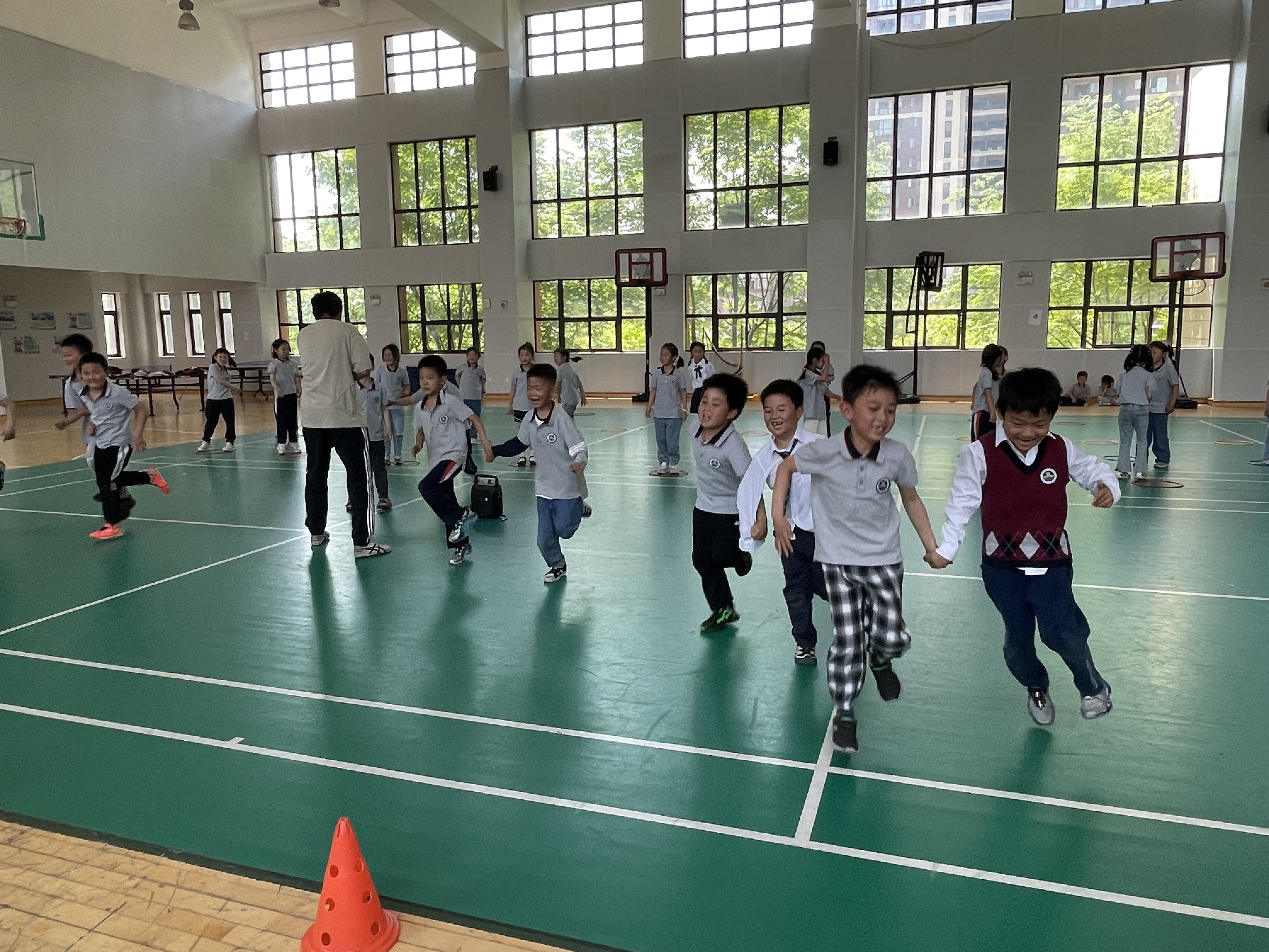 【湖畔•童化课堂】跨学科巧融合 体育课新样态——体育组跨学科主题学习背景下移动性技能教学的探索与实践_html_m156e14e2.jpg
