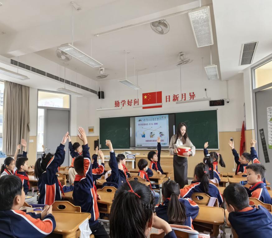 【湖畔·家校共育】双向奔赴，共育花开——金陵小学（仙林湖校区）第四次“家长开放月”活动总结_html_37034ee0.jpg
