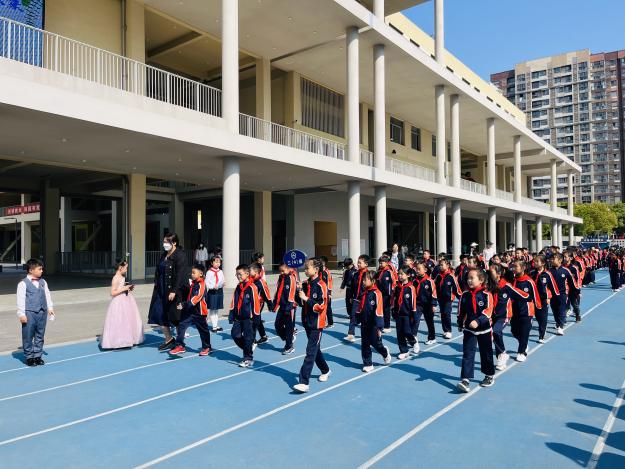 【湖畔·学生活动】“运动展风采，健康向未来” ——金陵小学（仙林湖校区）2023—2024学年春季运动会（二年级）_html_1691a10f.jpg