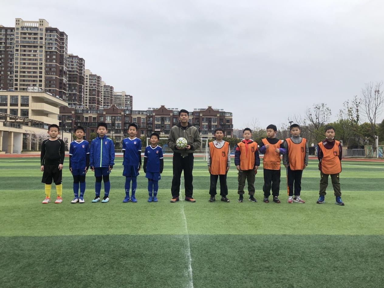 【博学广志】足球传递梦想 绿茵放飞希望—金陵小学广志路校区第二届“校长杯”校园足球联赛侧记_html_4ff1fc50.jpg