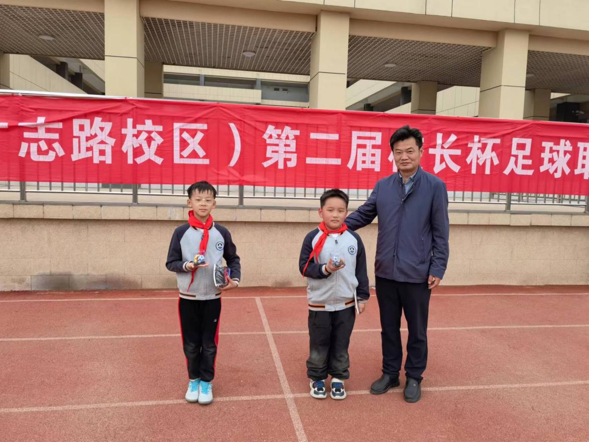 【博学广志】足球传递梦想 绿茵放飞希望—金陵小学广志路校区第二届“校长杯”校园足球联赛侧记_html_m541b3367.jpg