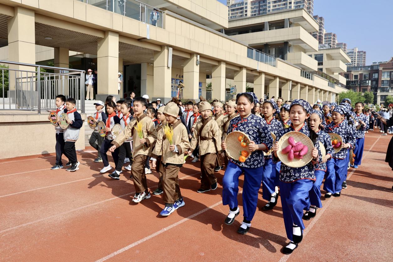 【博学广志】阳光下运动  节气里成长——金小广志路2022-2023学年第二学期春季运动会_html_m1915b211.jpg