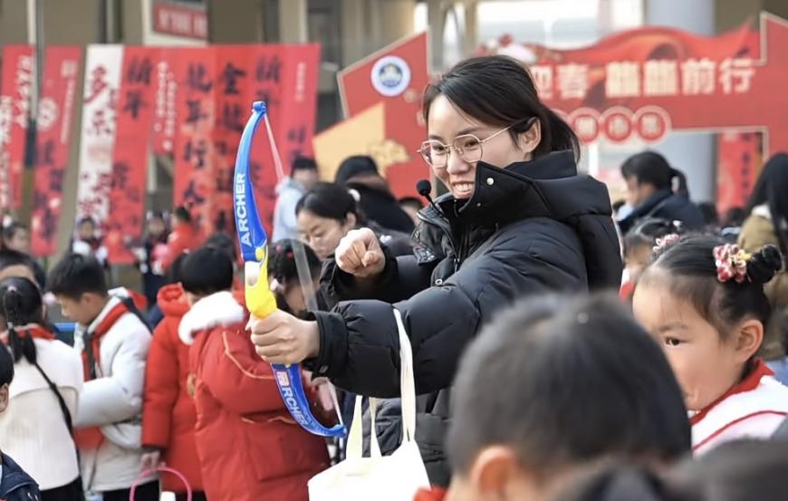 【湖畔·学生活动】“祥龙迎春 龘龘前行 ” ——金陵小学（仙林湖校区）2024元旦国潮市集来啦！_html_m137c1f06.jpg