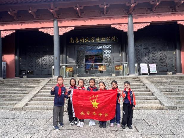 【湖畔·家长互助团】爬城墙，探金陵——2023级7班家长互助团研学活动_html_71ea183e.jpg