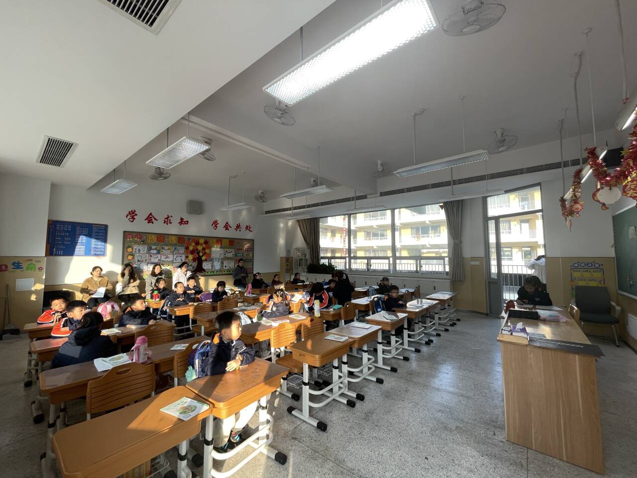 【湖畔·家校共育】携手启航，共筑成长梦——金陵小学（仙林湖校区）第五次“家长开放月”（一年级篇）_html_m1624ea26.jpg