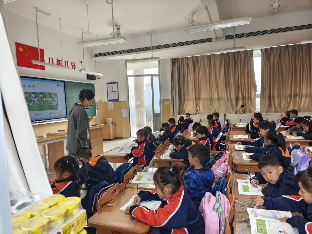 【湖畔·家校共育】携手启航，共筑成长梦——金陵小学（仙林湖校区）第五次“家长开放月”（一年级篇）_html_m5a46984d.jpg