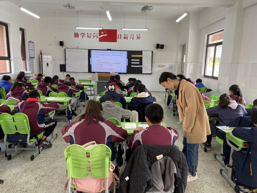 【湖畔·童化课堂】教学无止境 磨砺再前进——数学校本研修之课例研讨（230）_html_m7591af79.jpg