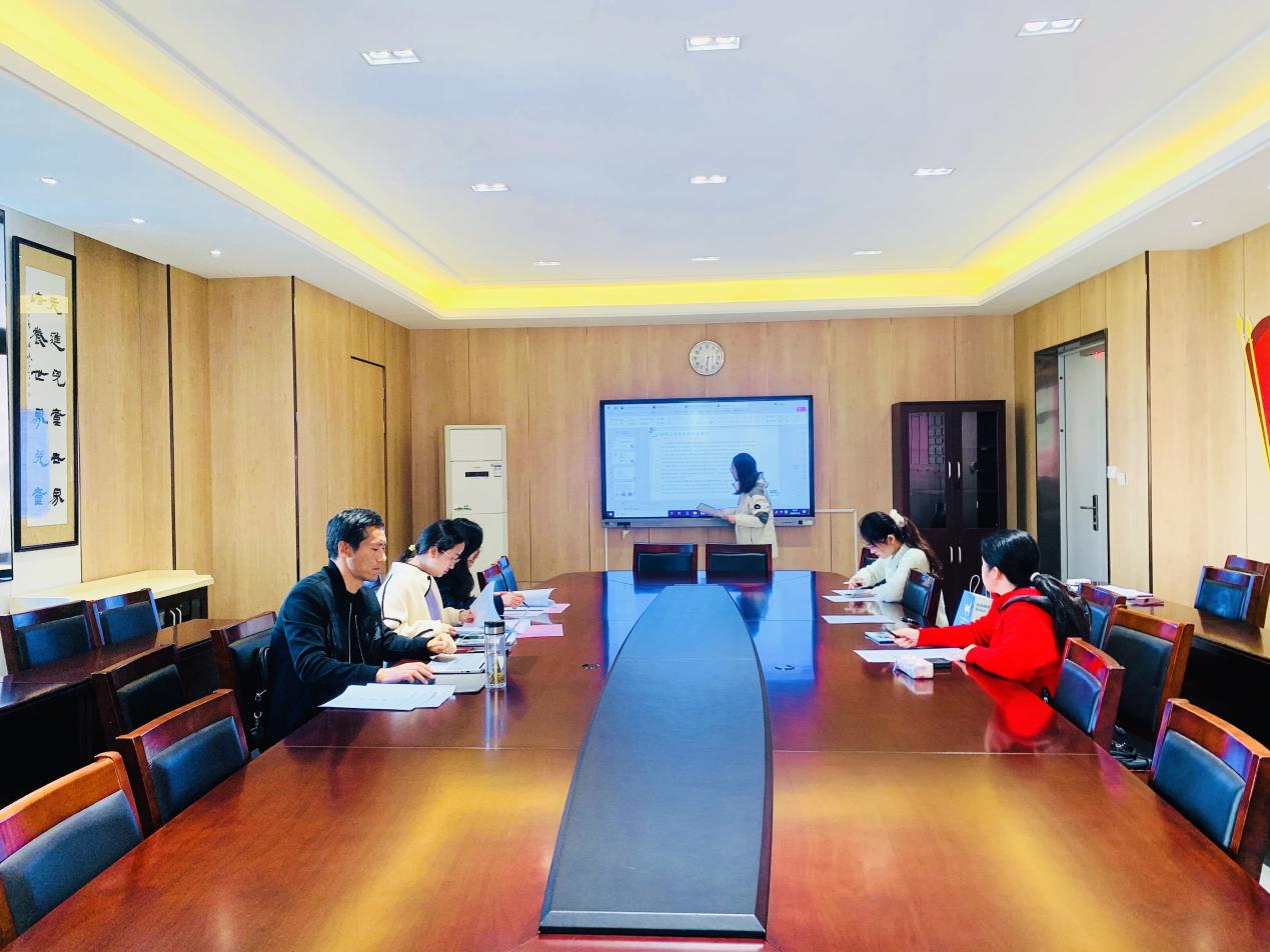 【湖畔·科研引领】开题论证明方向 研思聚力助成长——栖霞区十三期个人课题开题论证会（第三场）_html_m55ae4a4e.jpg