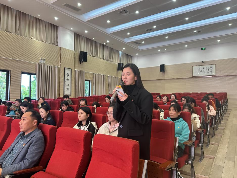 【湖畔·先锋示范】信念坚定，新程扬帆——中共南京市金陵小学仙林湖校区党支部预备党员转正大会docx_html_4de14d0.jpg