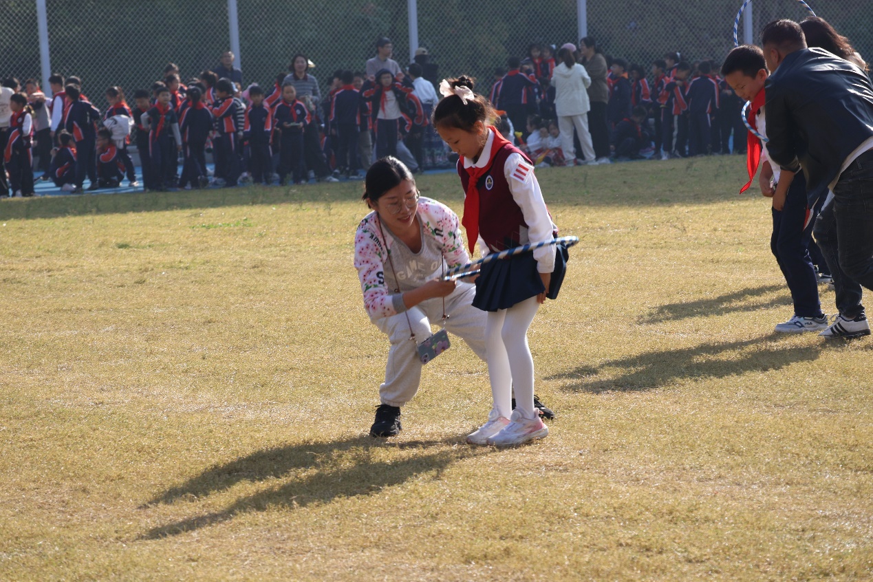 【湖畔·学生活动】秋韵燃动，逐梦赛场——记南京市金陵小学（仙林湖校区）2024—2025学年秋季趣味运动会（一、三年级）_html_553e1b52.jpg