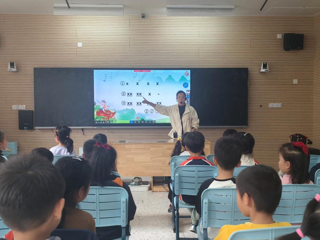 【博学广志】“音”为有你，“乐”在其中——广志路音乐组校本研修（2）_html_7bdc6904.jpg