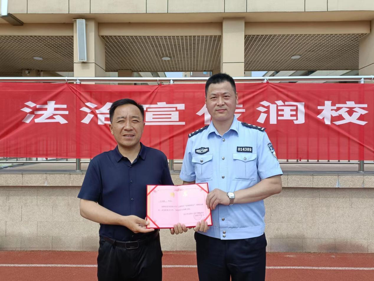 【博学广志】欢乐和谐庆留六一，激情飞扬献爱心——金陵小学（广志路校区）第十六周升旗仪式_html_66df28b.jpg