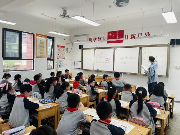 【湖畔光影】“双减”精神进课堂，行政听课促落实——金陵小学（仙林湖校区）“推门听课”活动（11）_html_m6d2c915d.jpg