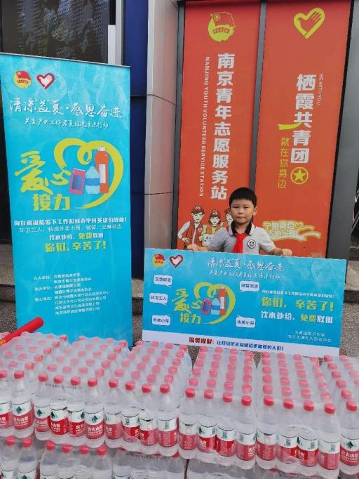 【湖畔·红领巾】“童心向党，薪火相传”——金陵小学（仙林湖校区）建队日系列活动之我为红领巾添光彩_html_m7d54e0d6.jpg
