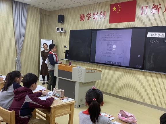 【湖畔·童化课堂】合作探究 厘清算理 掌握算法——数学校本研修之课例研讨（180）_html_215b86e9.jpg