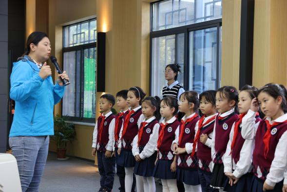 【湖畔·学生活动】把握童声话筒，做新时代小记者——金陵小学（仙林湖校区）少先队员代表参观栖霞区融媒体中心_html_636c9b6c.jpg
