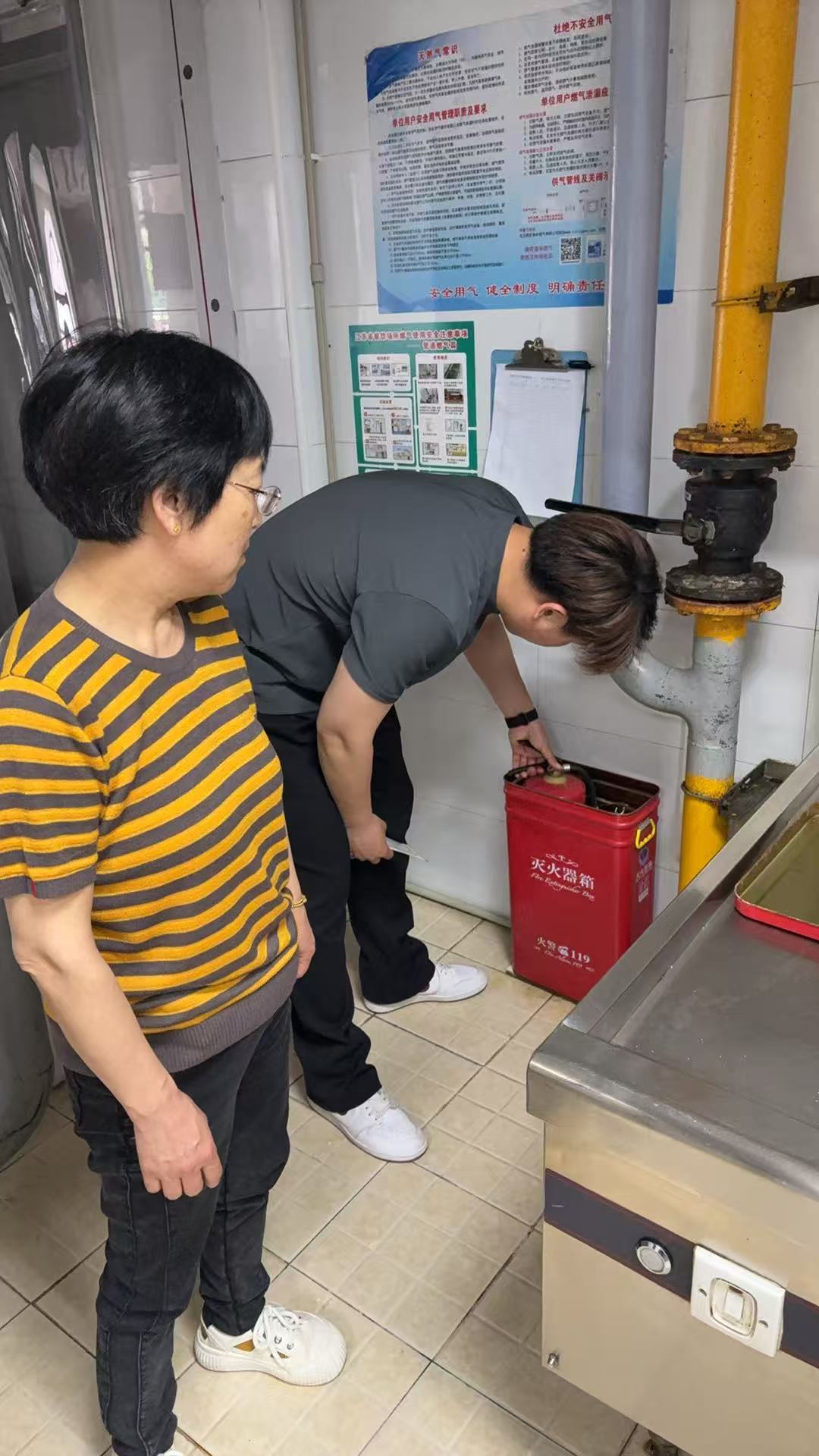 安全无小事 自查护开学——金陵小学（仙林湖校区）开学前校舍普查及安全大检查_html_m3320422b.jpg