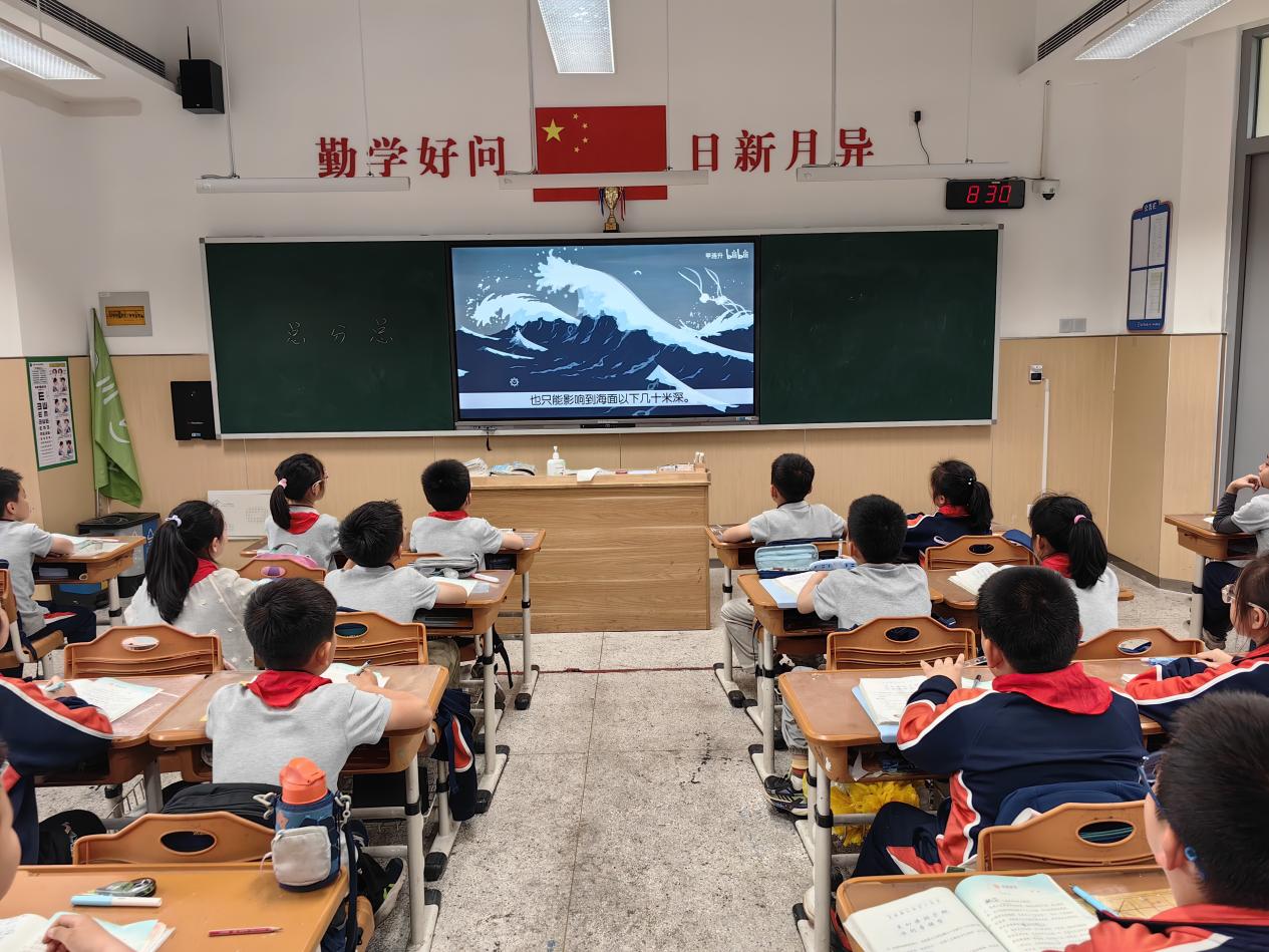 【湖畔·童化课堂】探索海底奥妙，构建高效课堂——记金陵小学（仙林湖校区）三年级语文组教研活动_html_739abb3.jpg