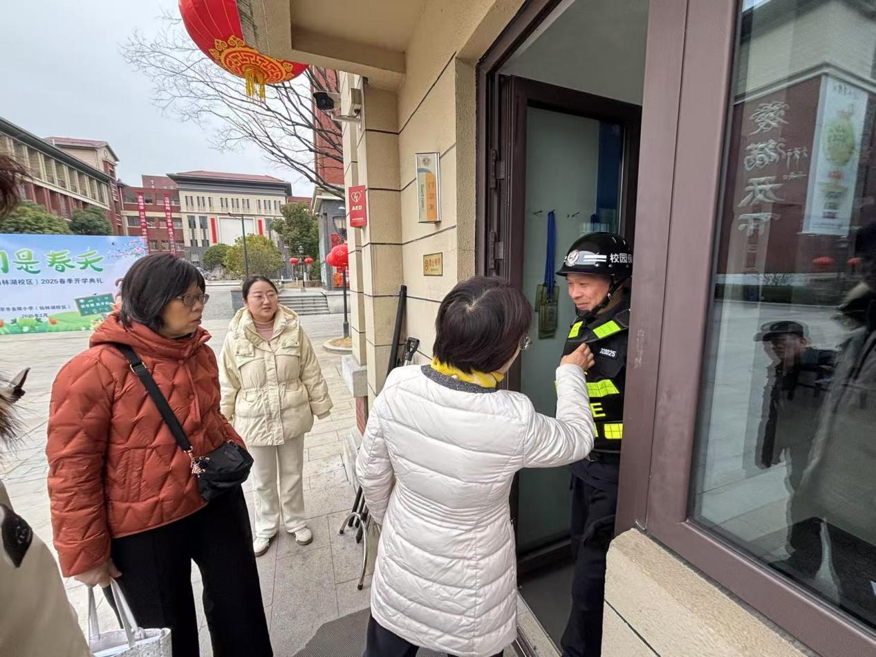 凝心聚力抓管理 细致排查迎开学——南京市金陵小学（仙林湖校区）迎新校园建筑安全大普查_html_43f2c1f4.jpg