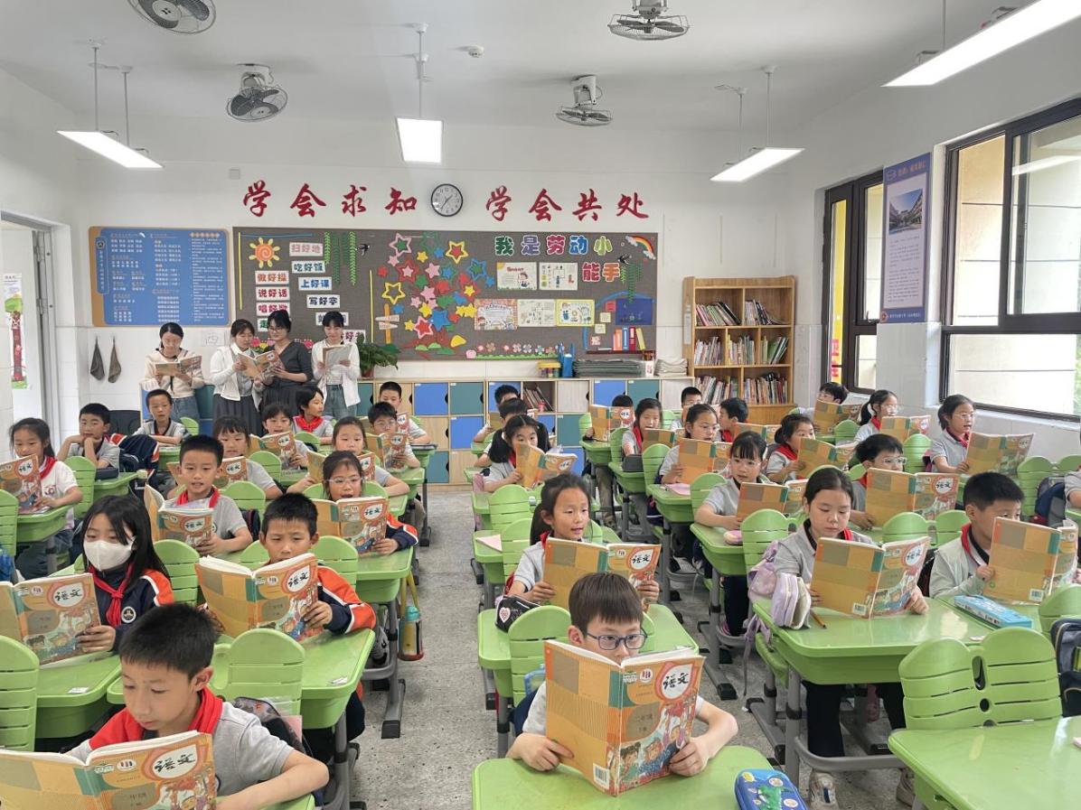 【湖畔·童化课堂】童心探语文，妙趣启新思——记金陵小学（仙林湖校区）二年级语文组教研活动_html_m49d3c46b.jpg