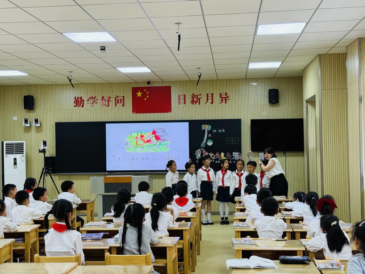 【湖畔·科研引领】基于单元整体教学的中华优秀传统文化教材解读与实践——暨南京市教育科研高级骨干研修班活动_html_461c62a5.jpg