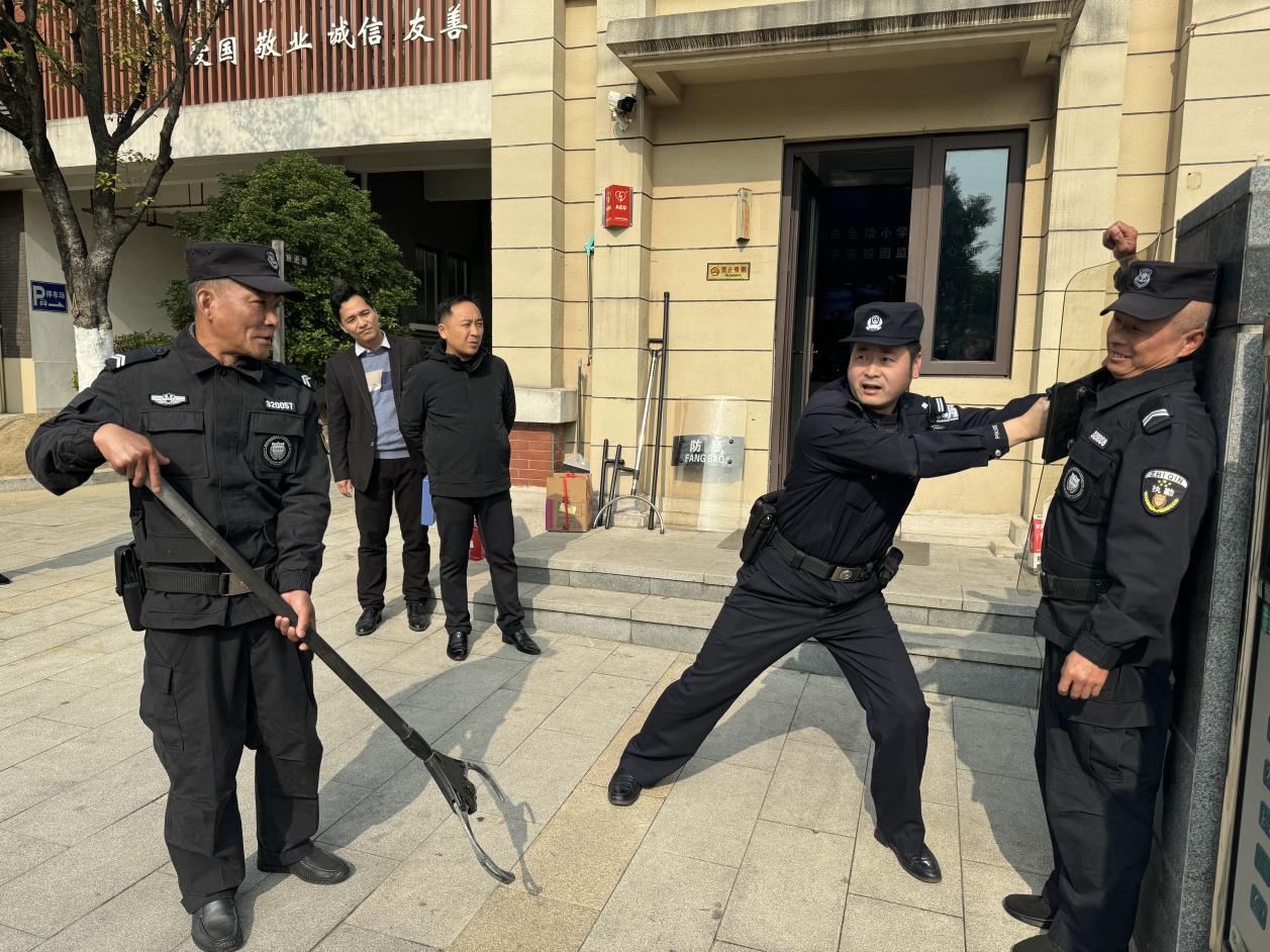 以“演”驻防，临“暴”不乱_html_m44d64fbc.jpg