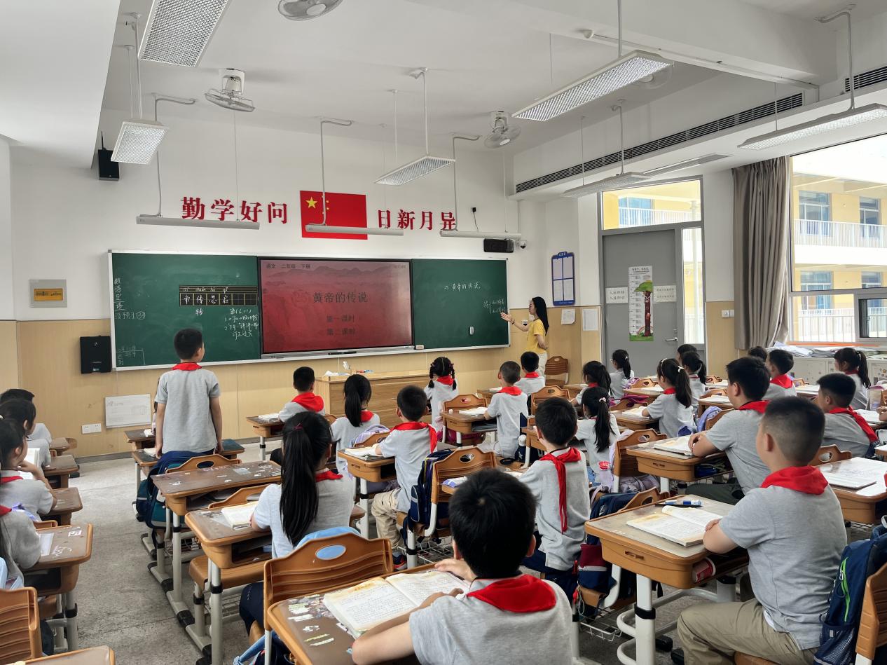 【湖畔·童化课堂】感受神话魅力，弘扬传统神奇——记金陵小学（仙林湖校区）二年级语文组教研活动_html_m393bcaec.jpg