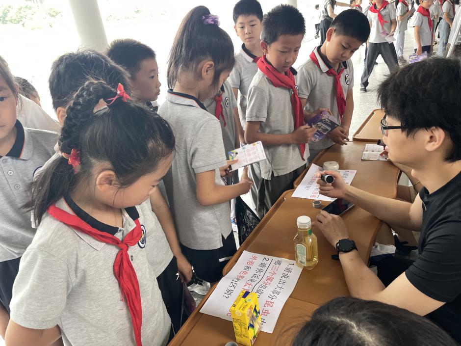 赋趣于乐炼技能，逐梦九天提素养——“你好，太空！”金陵小学（仙林湖校区）学科游园活动_html_m381ef740.jpg