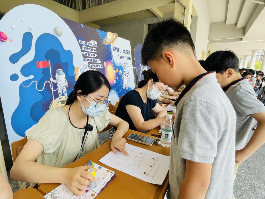 赋趣于乐炼技能，逐梦九天提素养——“你好，太空！”金陵小学（仙林湖校区）学科游园活动_html_664f2906.jpg
