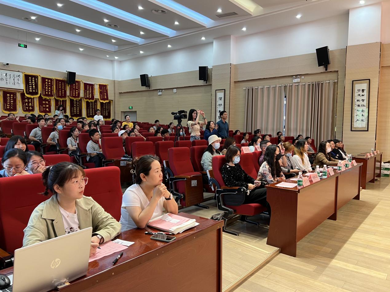 【湖畔光影】喜迎二十大 红歌献给党——六年级红歌合唱比赛_html_m2eca21a1.jpg