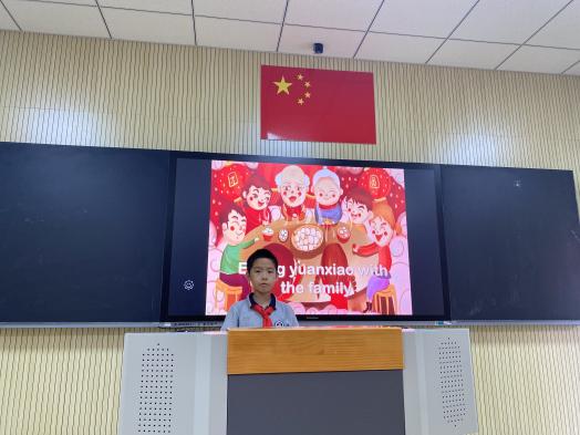 【湖畔光影】第三届英语活动周之讲故事比赛_html_33cb1e7d.jpg