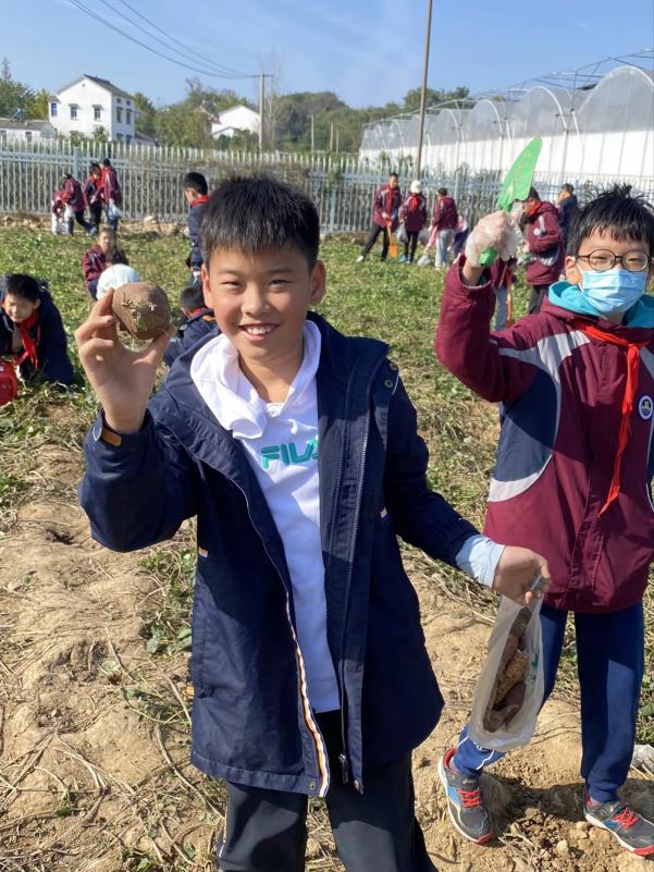 【湖畔·学生活动】探秘农场 劳动“趣”秋游——金陵小学（仙林湖校区）五年级秋季综合实践活动_html_5352fefb.jpg