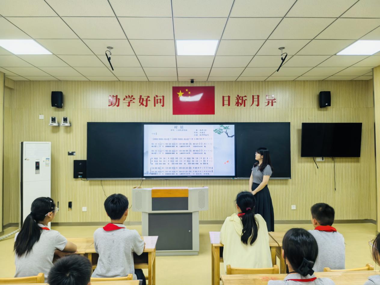 【湖畔·童化课堂】诗韵流转，乐音悠扬——金陵小学（仙林湖校区）音乐校本研修之课例研讨_html_m11340c5f.jpg