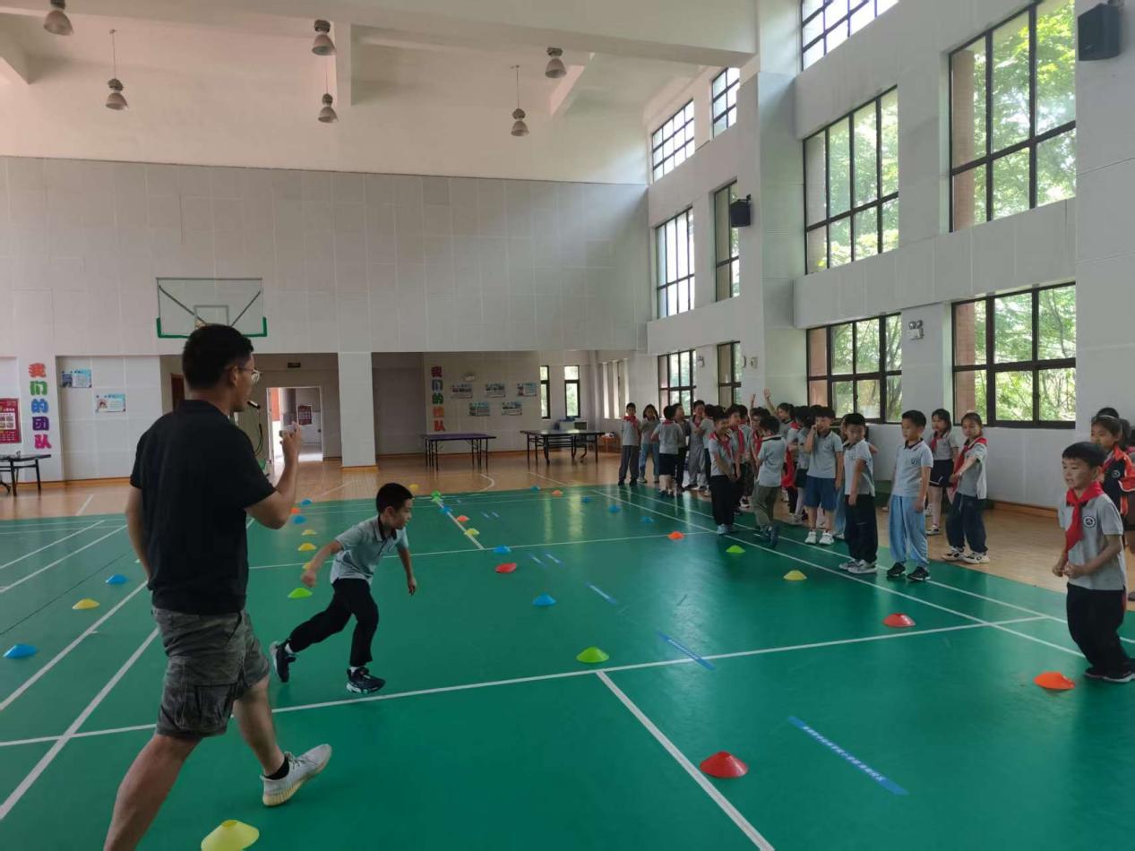 【湖畔·童化课堂】展体育课堂风采，以研促教共成长——体育校本研修之课例探讨（20）_html_m409e899a.jpg